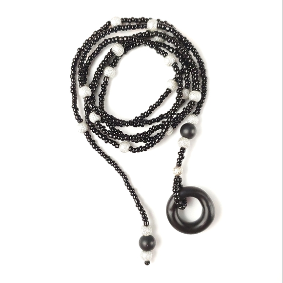 🦋 Black and Silver Glass Ring Beaded Lariat Necklace 🦋1/$14~2/$24~3/$30🦋 - Picture 2 of 9